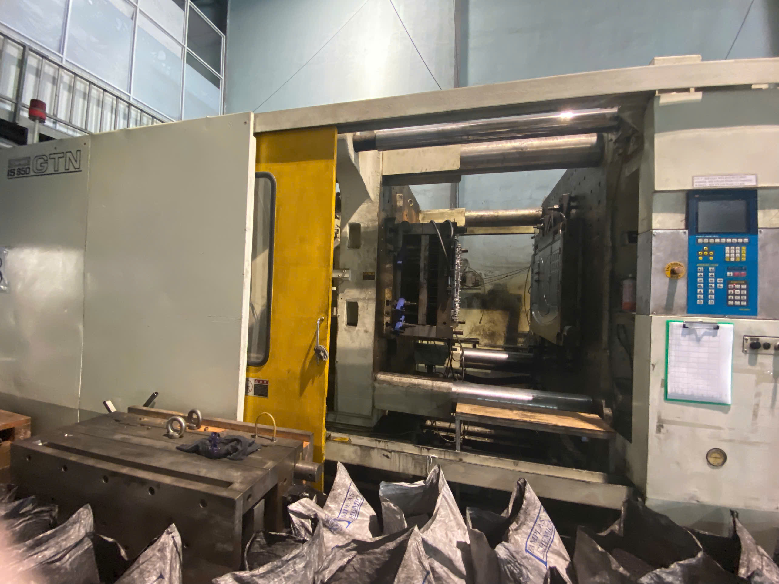 Injection molding machine 9.jpg